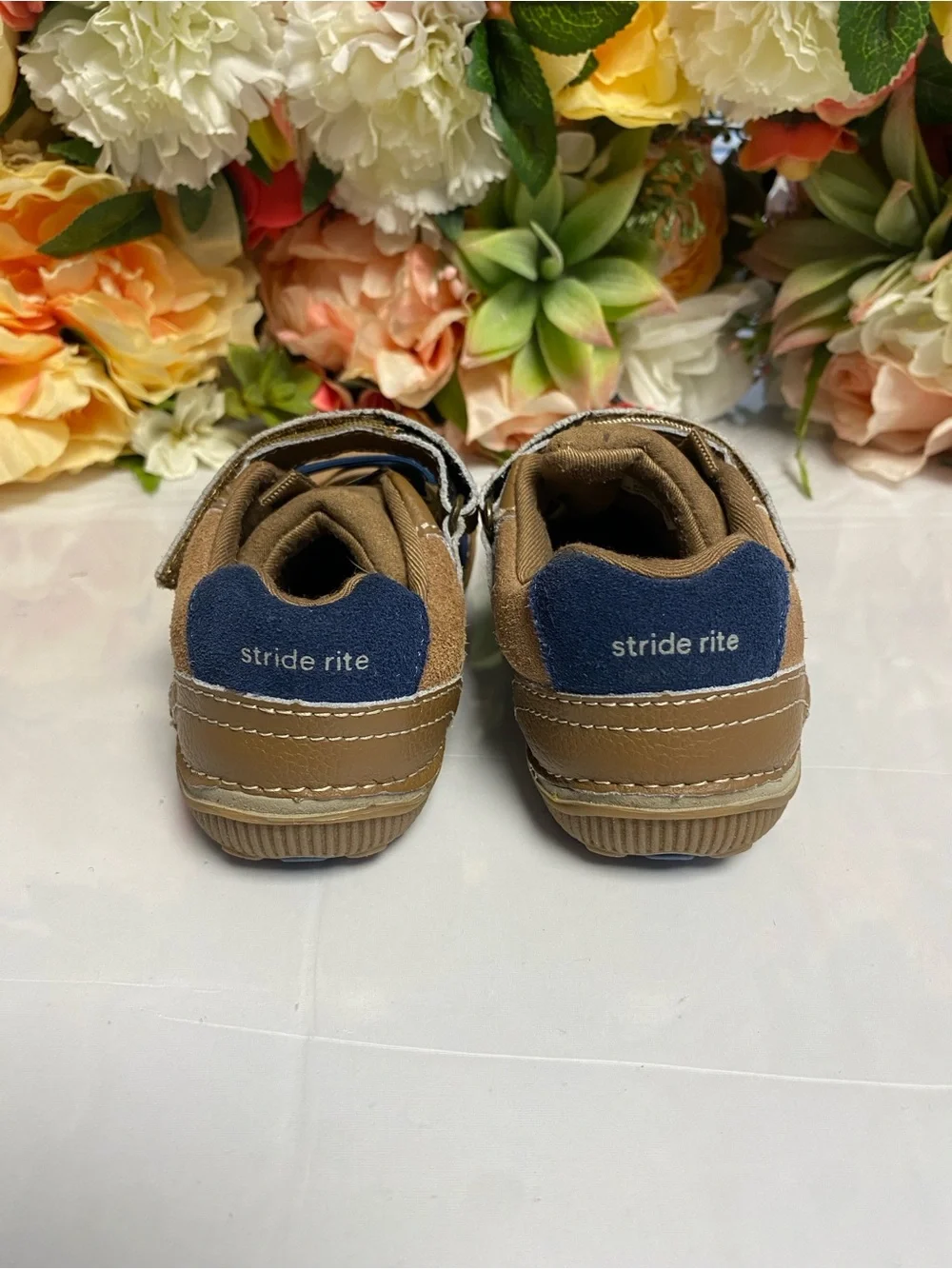 Stride Rite SRT Wes Leather Sneaker Taupe/Navy Boys Size 8.5M